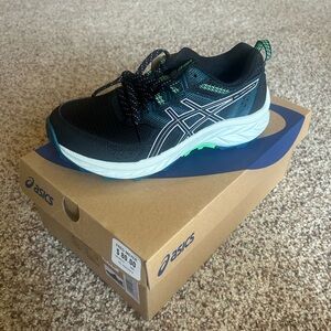ASICS Gel-Venture 9 in Black and Digital Violet
